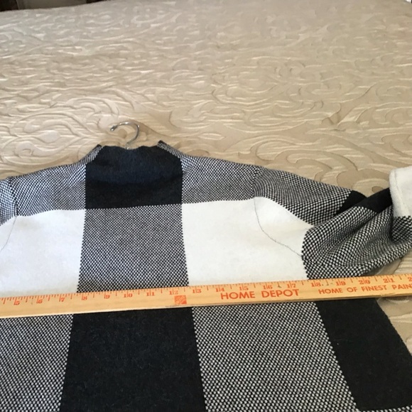 TAHARI SWEATER XL, Long sleeve, classy in charcoal gray & white - Picture 4 of 10